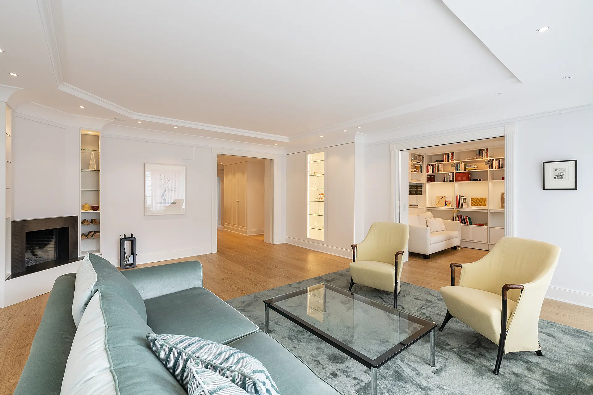 Ulrich Weinkath – Altbau 1973 – Wohnzimmer Blick aus dem Wohnzimmer in Richtung Flur und Arbeitzimmer.